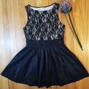 Forever 21 black lace overlay dress Sz M